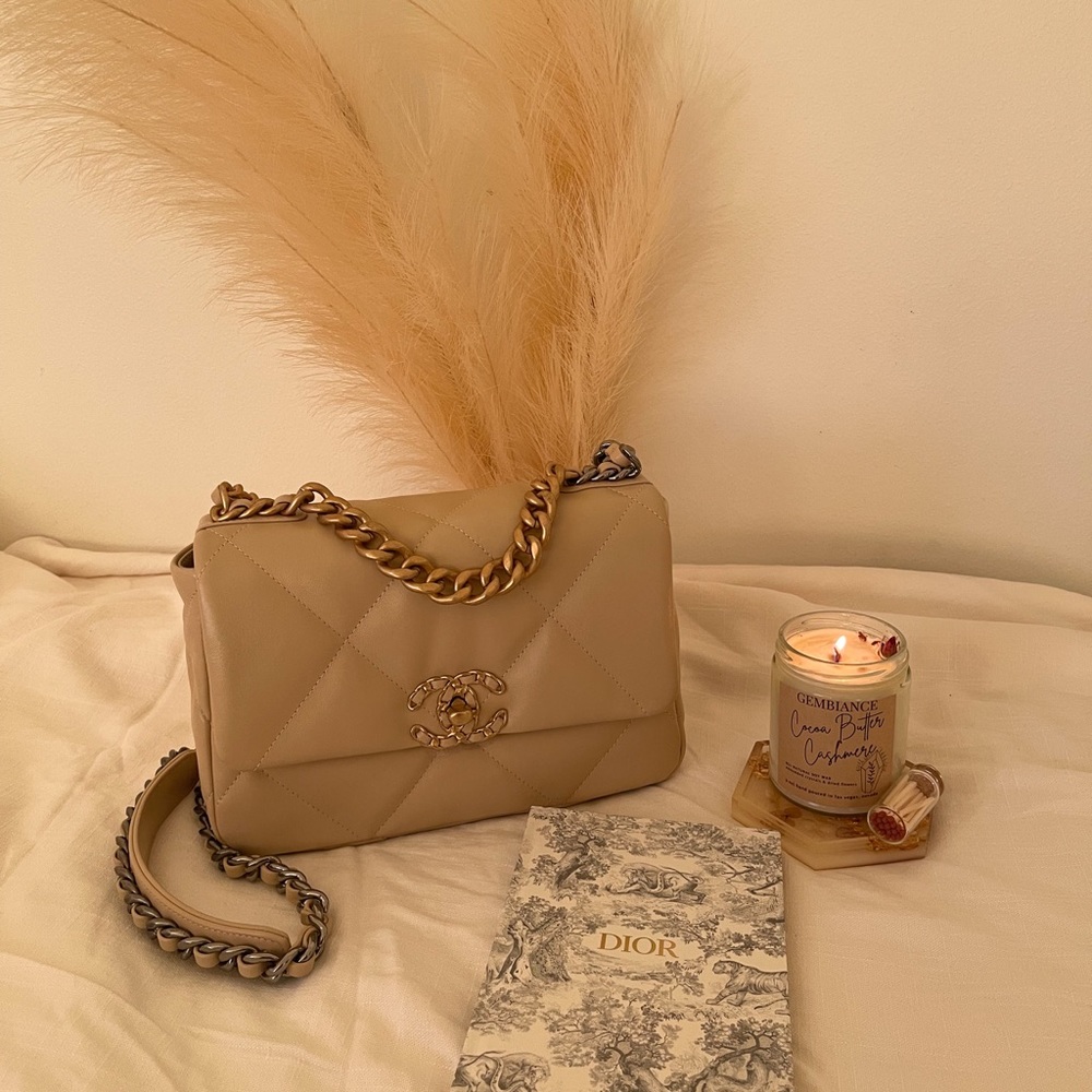 Chanel 19 medium flap bag